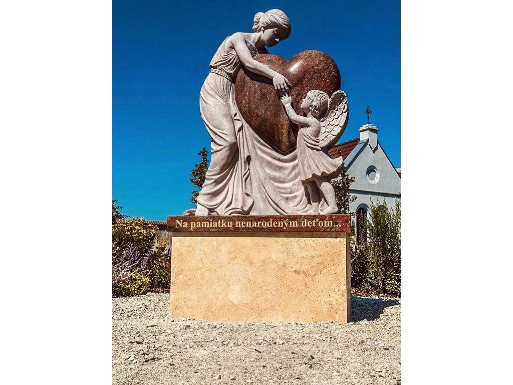 Sakrálna socha z prírodného kameňa
