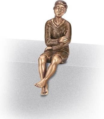 [ST-SK-85535] Bronzová socha Chlapec sedený na náhrobok, 10×6 cm