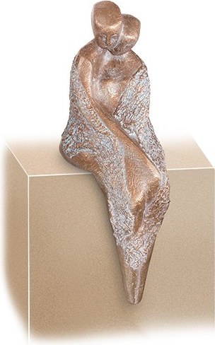 Bronzová socha Sediacich párov na náhrobok, 39×13×17 cm